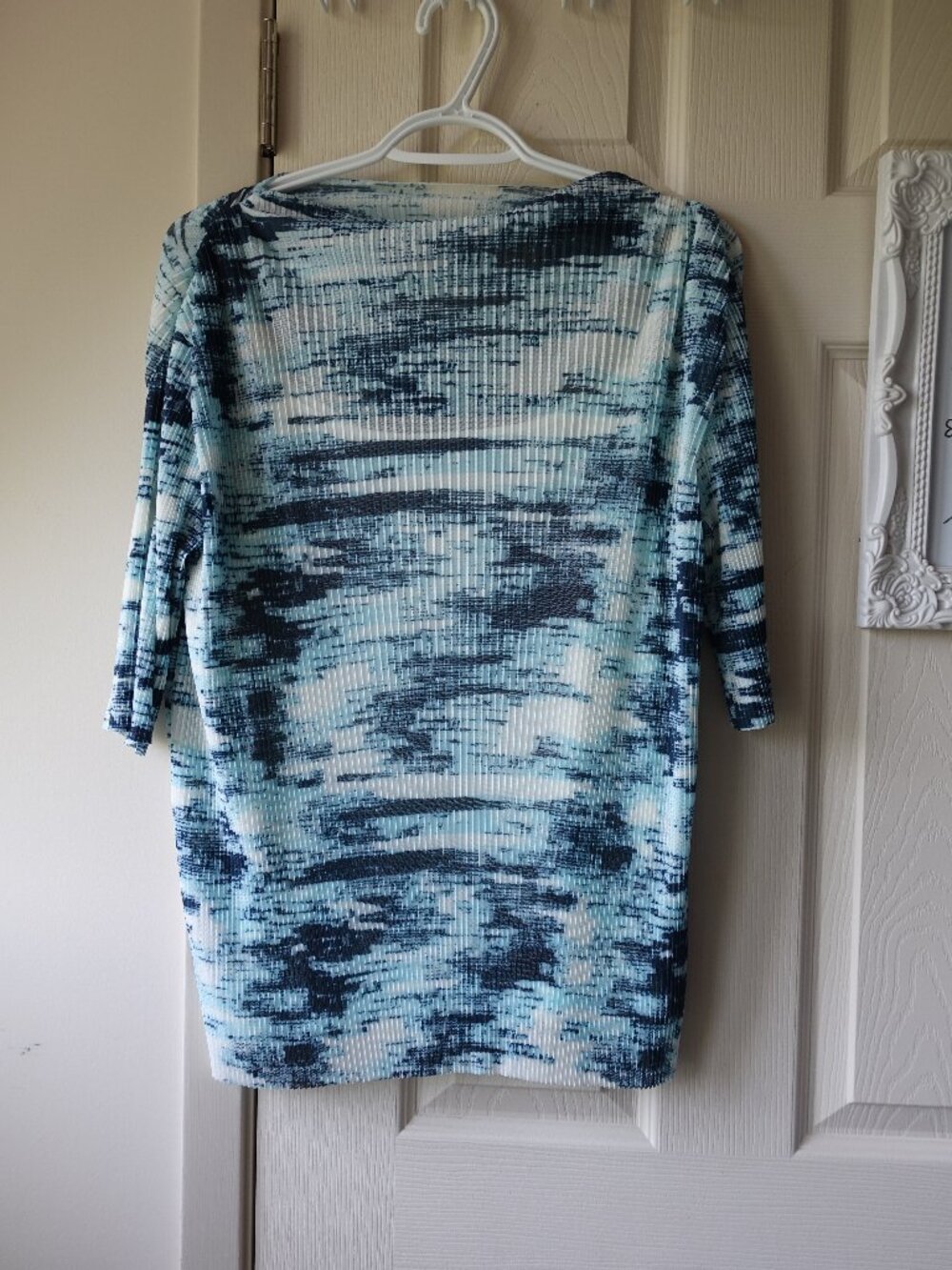Calvin Klein Blue & White Patterned Ribbed Knit Top